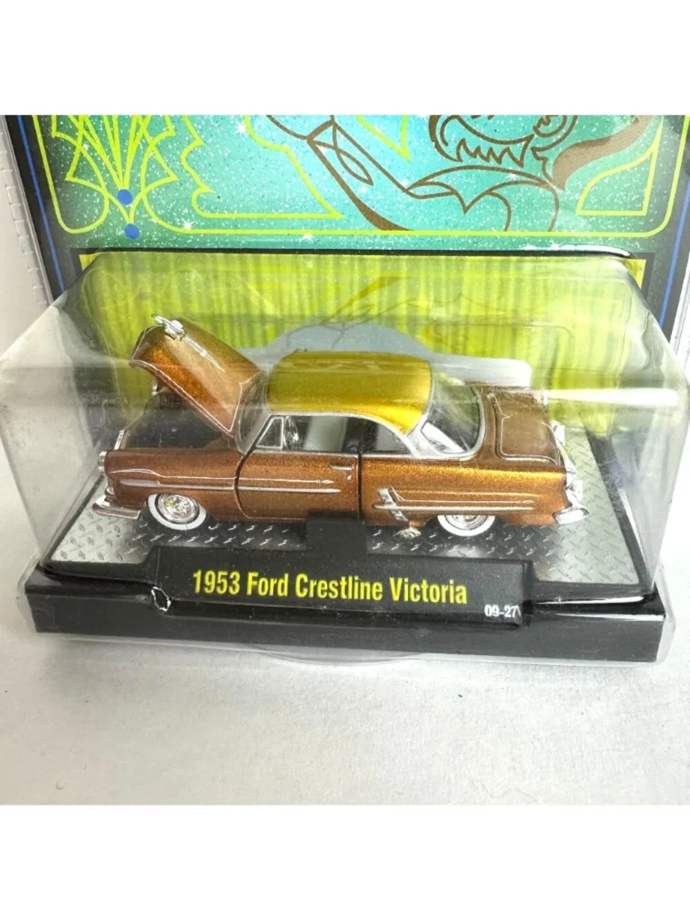 M2 Machines Auto-Dreams 1953 Ford Crestline Victoria Diecast 1:64 Scale Model